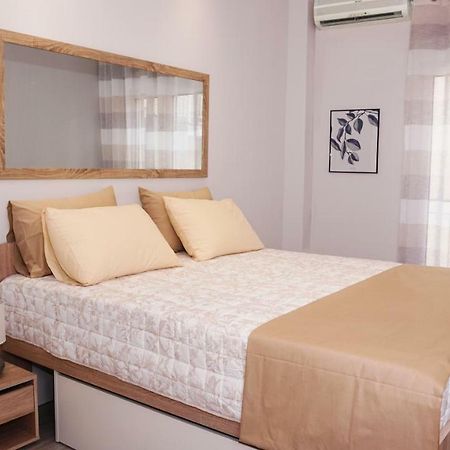 Cozy Home In Thessaloniki Center Bagian luar foto